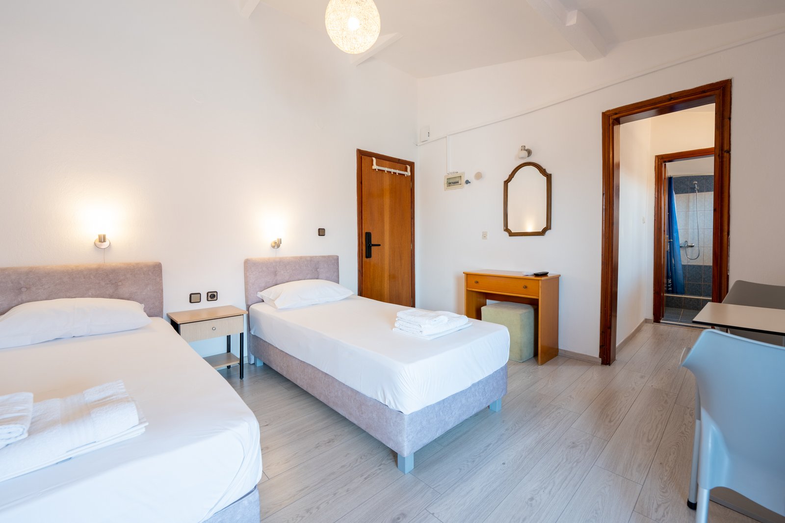 Οικονομικό Double δωμάτιο – Εσωτερική Θέα